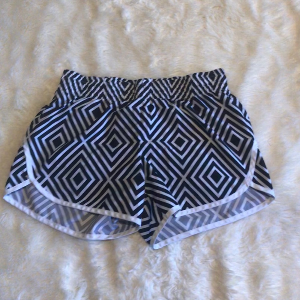 geometric design running shorts